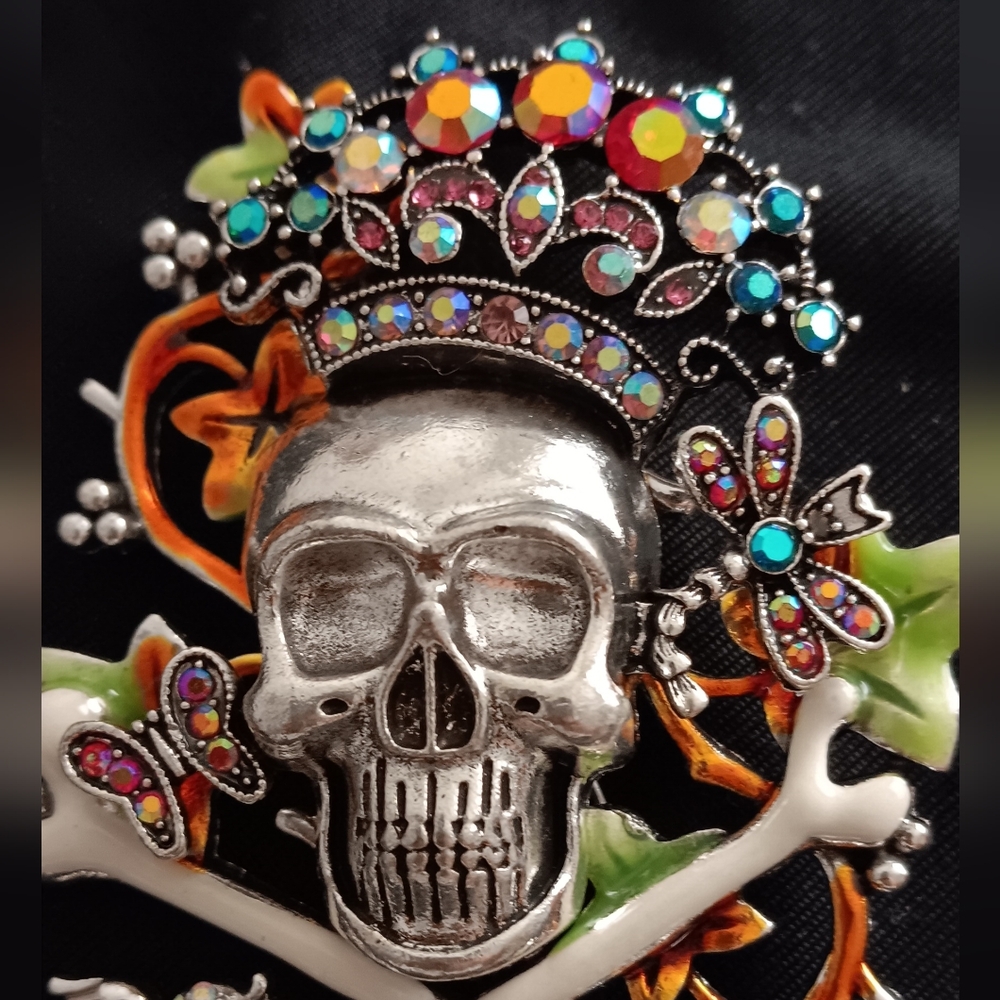 SKULL CROWN RHINESTONE BROOCH - Picture 3 of 6